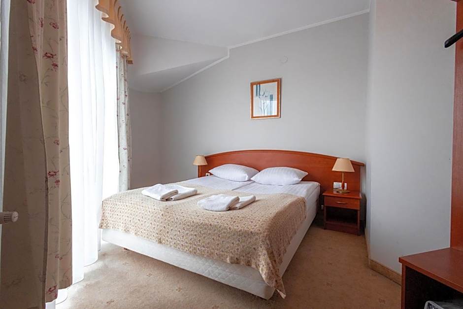 Photo 1 of 8 of Double Room