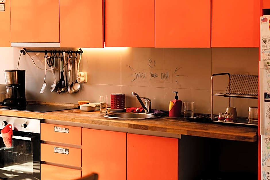 Peach Hostel & Suites