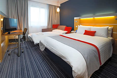 1 Double Standard Sofa Bed with Free Hot Breakfast