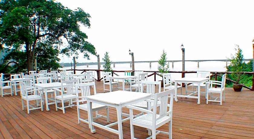 Arawan Riverside Hotel