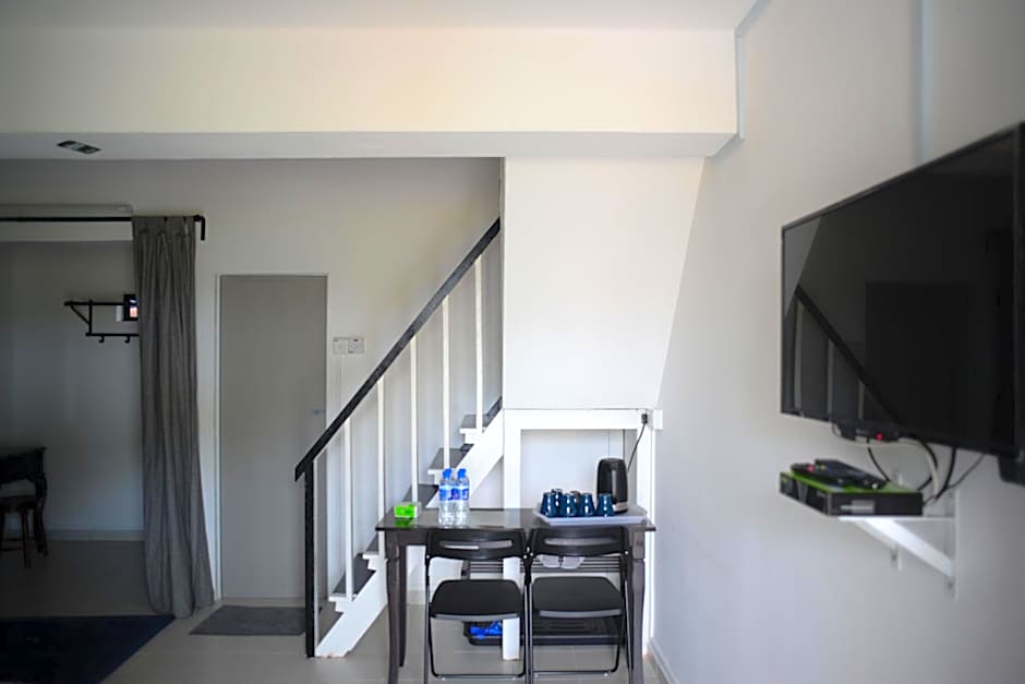 Tiny Boutique Habitat