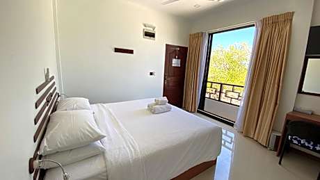 Deluxe Double Room with Balcony and Sea View