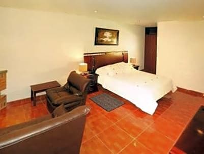 Hotel Charlies Place