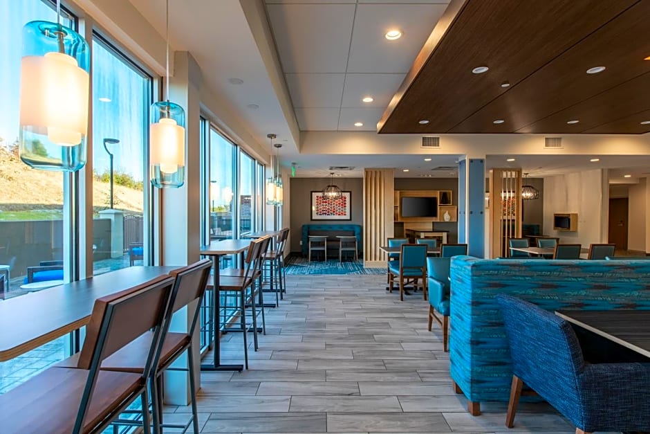 Holiday Inn Express & Suites Gainesville - Lake Lanier Area, an IHG Hotel