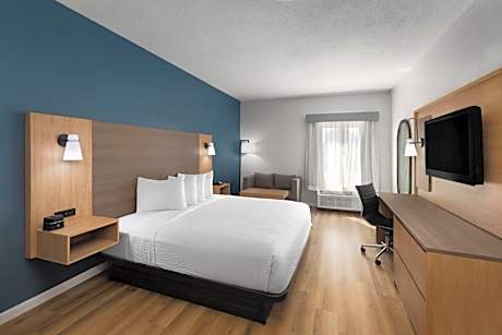 King Room with Bath Tub - Mobility Accessible/Non-Smoking