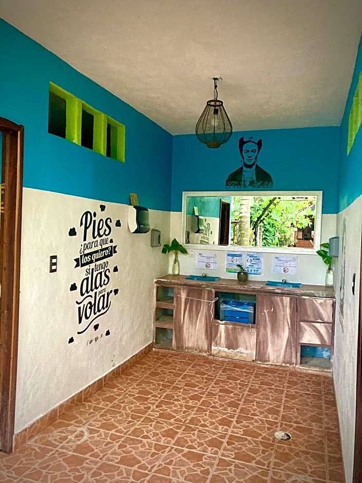 Yaxche Centro Hostal y Camping