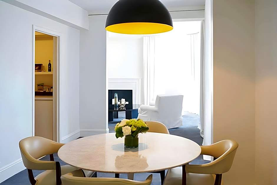 The Chicago Hotel Collection Ambassador Gold Coast