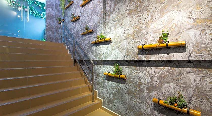 Top Garden Hotel