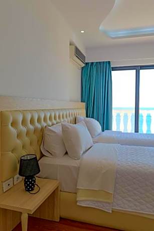 Deluxe Suite with Sea View