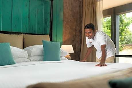 Family Room - 15% off at Thambapanni restaurant