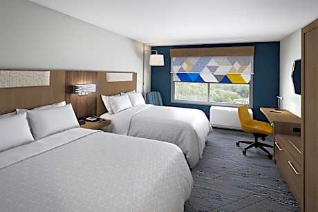 Standard Queen Room with Two Queen Beds and Mobility Accessible Tub