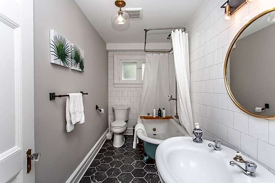 Boutique Serenity Quality Home @ downtown by the Shaw
