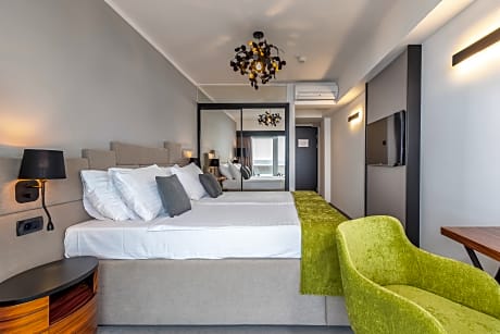 Premium twin room, sea view, balcony