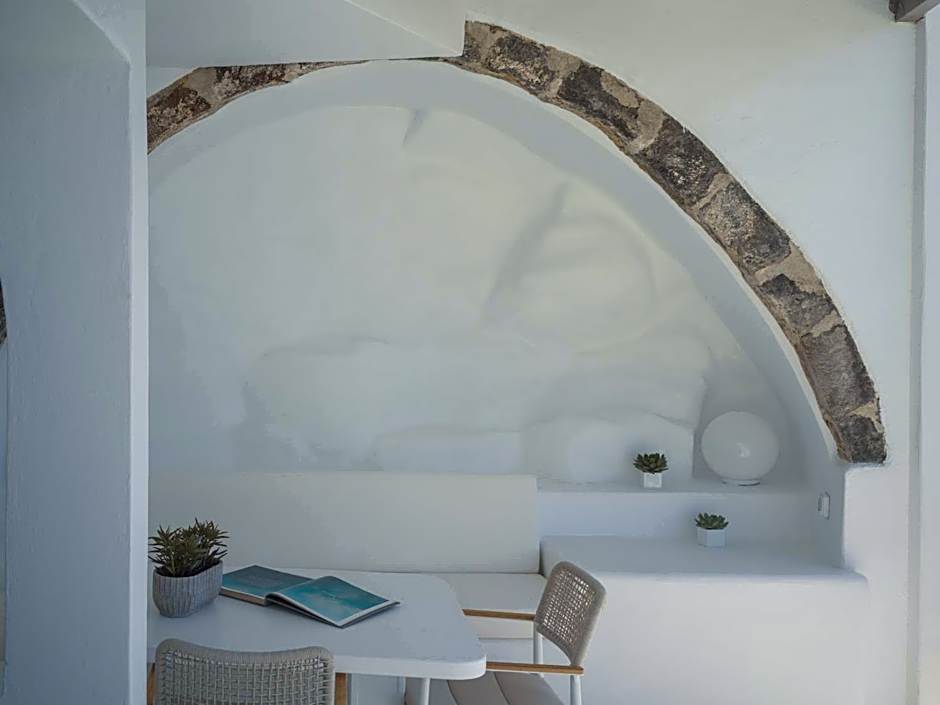 Anemos Cave Suites