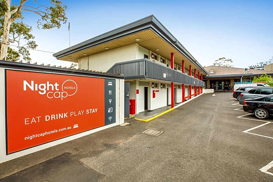 Nightcap at Shoppingtown Hotel