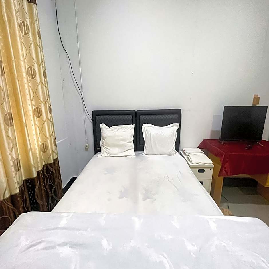 RedDoorz near Salib Kasih Tarutung