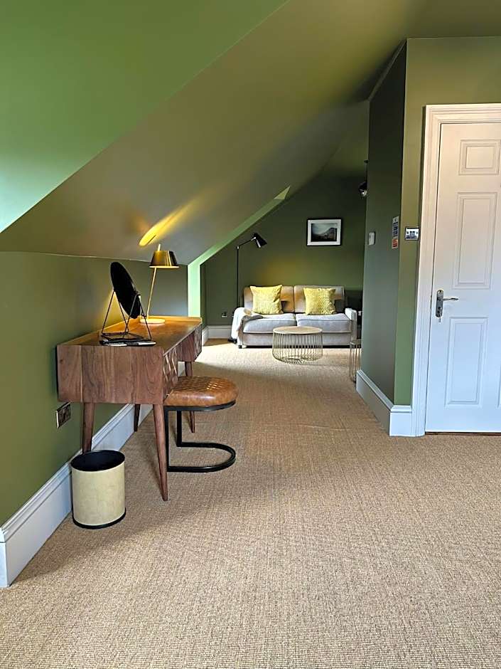 Rooms Above Sugar Boat