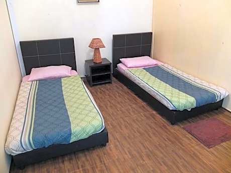 Standard Twin Room with Shared Bathroom