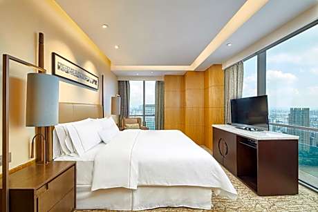 Deluxe Suite, Club level, 1 Bedroom Junior Suite, 1 King