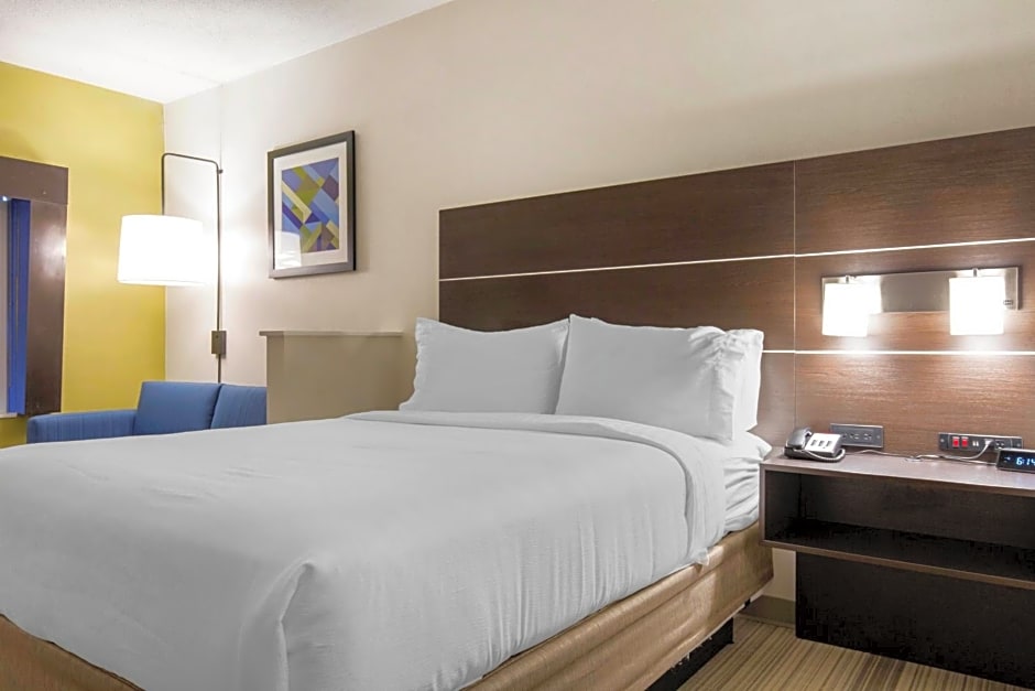 Holiday Inn Express & Suites Chicago West - St Charles By IHG