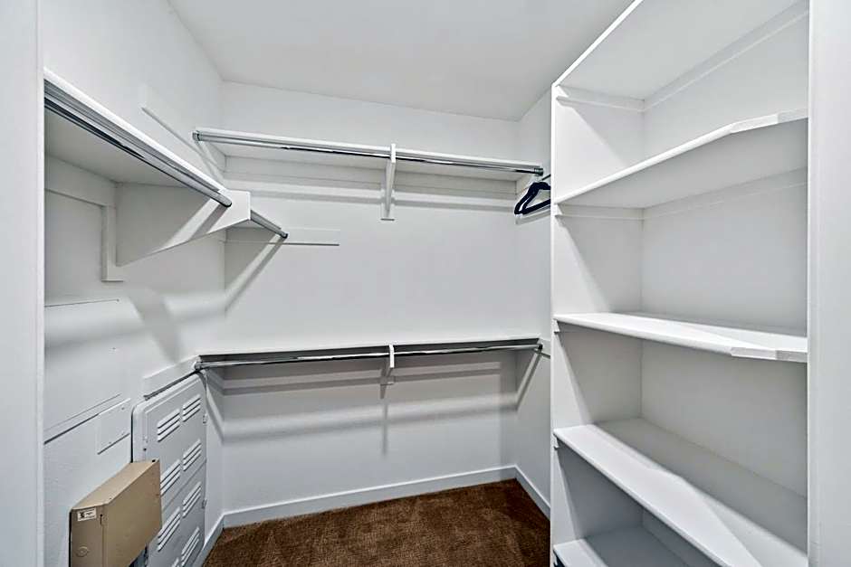 Fairfax District Chic City Oasis 2 BR Apt with Den 136