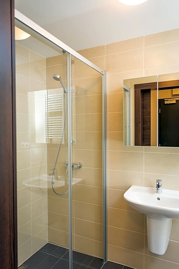 Barok Hotel and Apartments