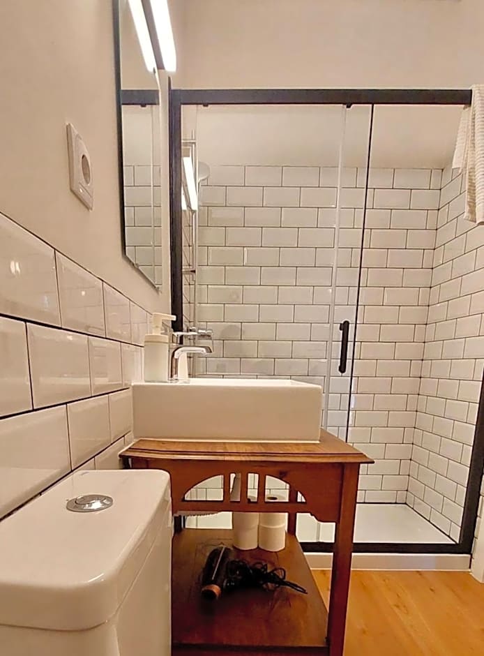 THE HOLY COW - Hostel & Suites