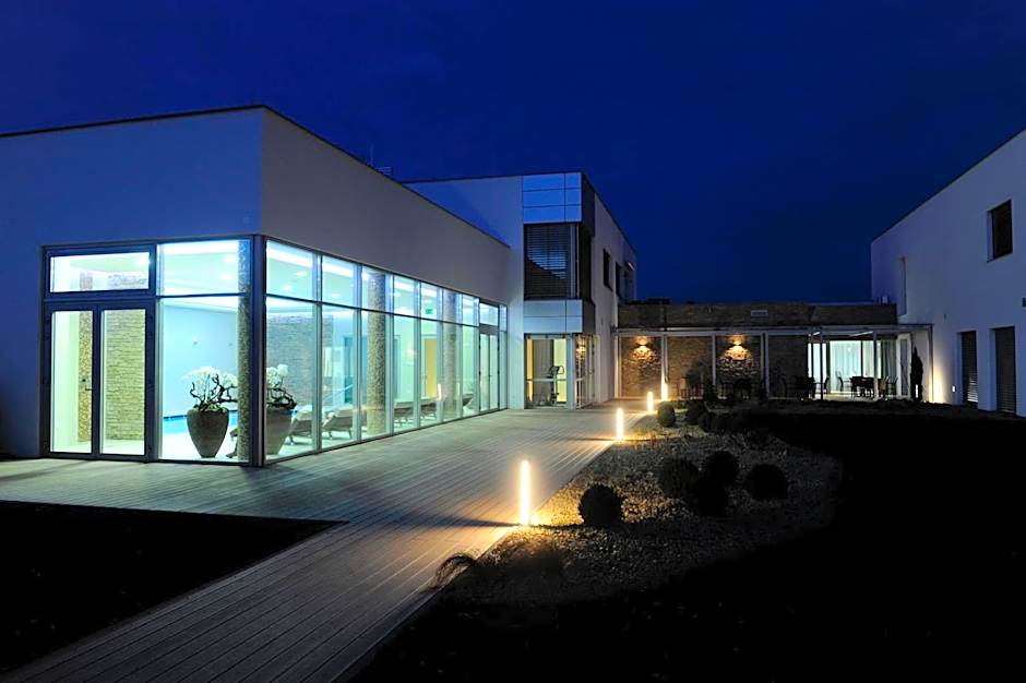 Hotel Harmony Medical & Wellness-Free Parking, 1,8km from the center