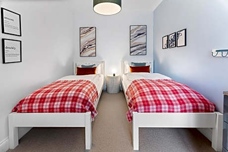 Family Apartment with Sea View