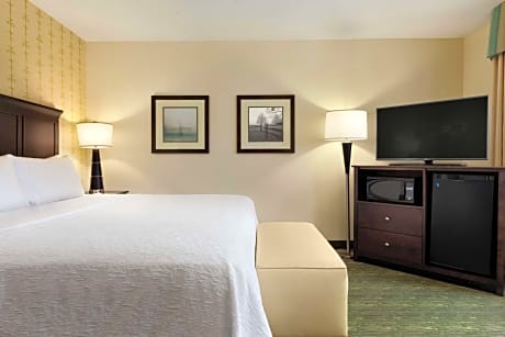 1 King W/Microwave - Fridge Nonsmoking