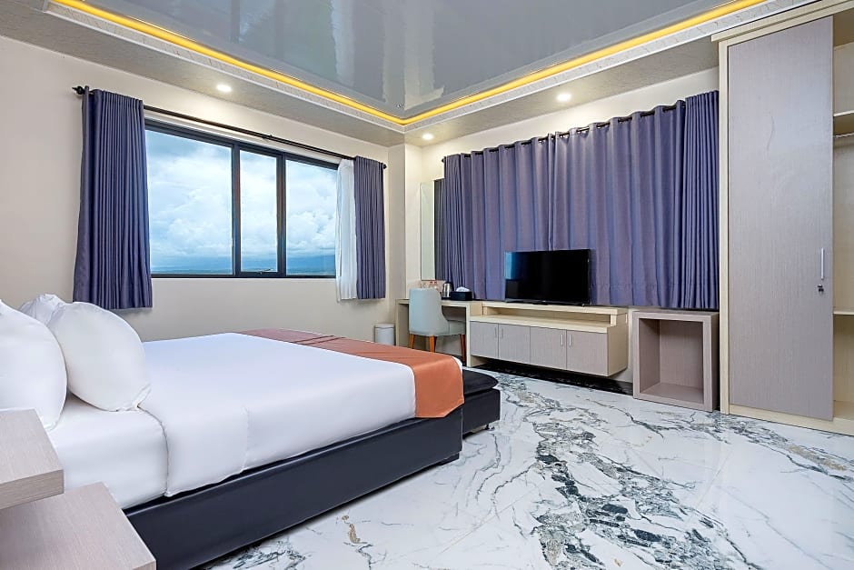 Photo 1 of 8 of Executive Suite, City View