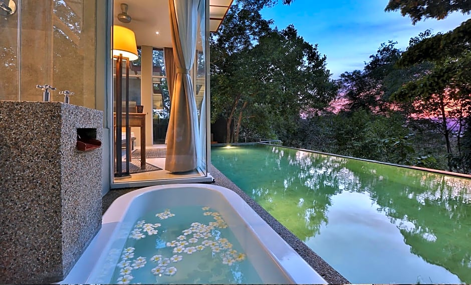 Ambong Pool Villas - Private Pool