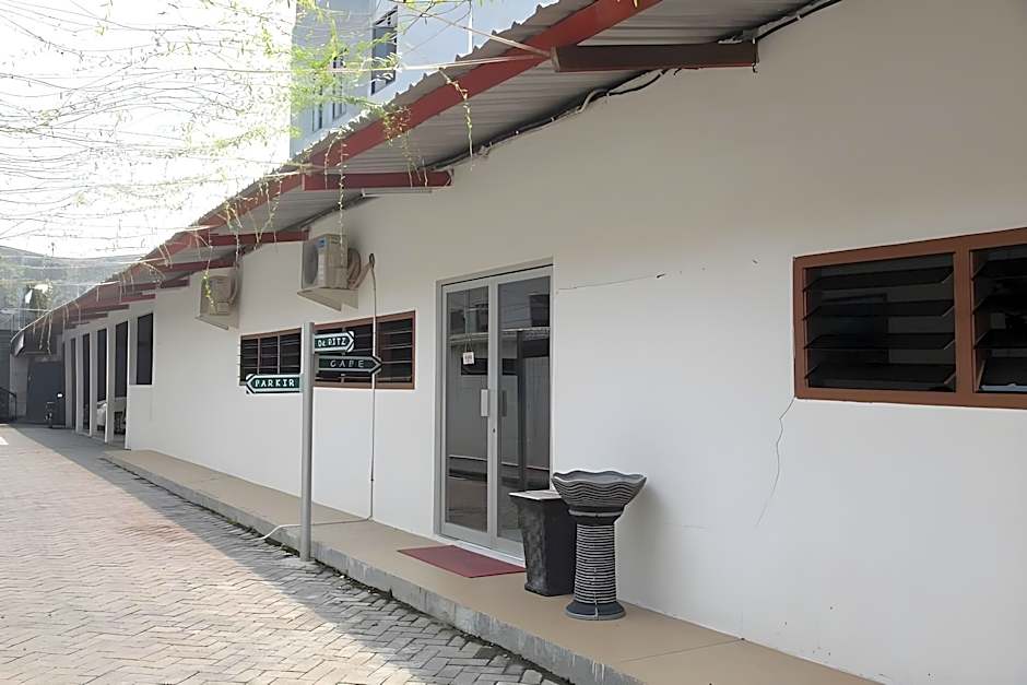 RedDoorz Plus near Galaxy Mall