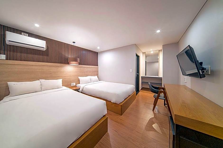 Two Y Hotel