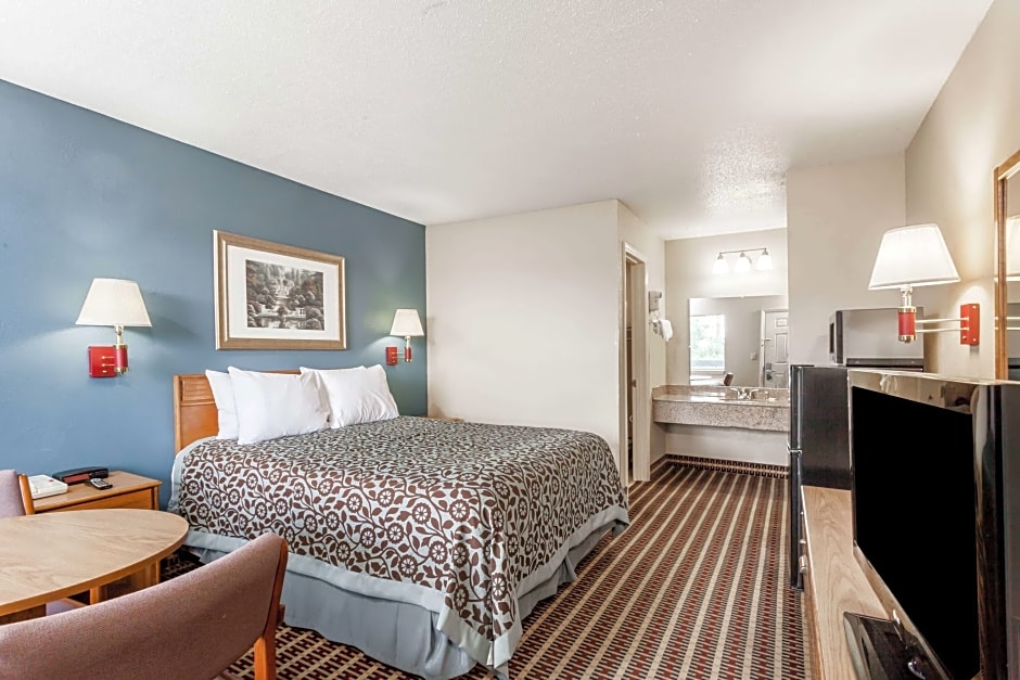 Days Inn By Wyndham Nashville North/Opryland Area
