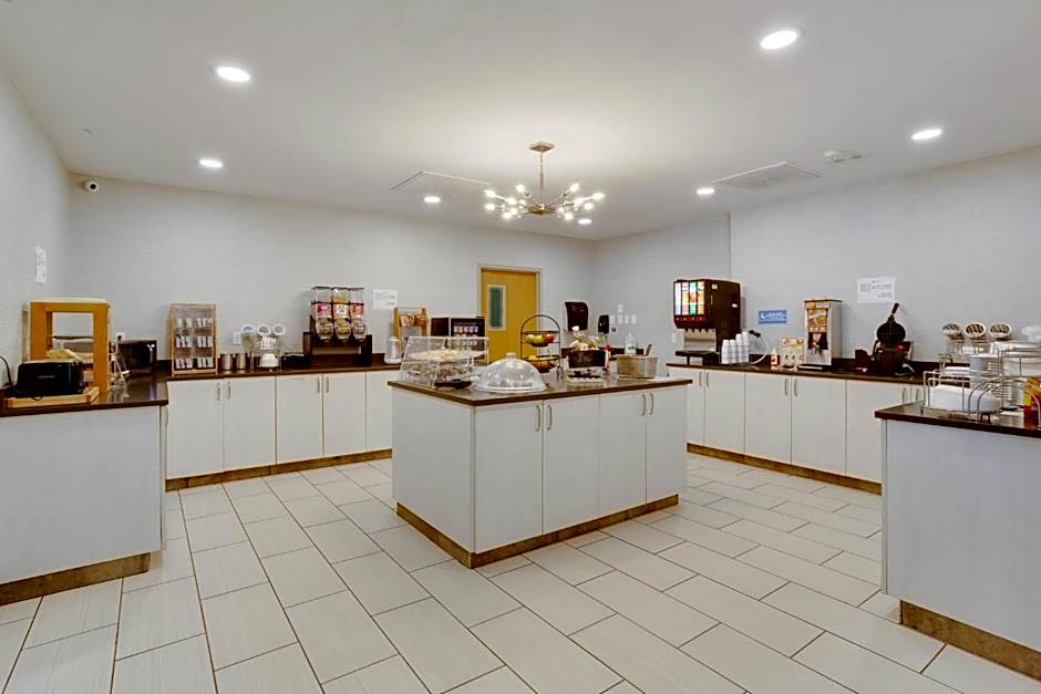 Orangewood Inn & Suites Kansas City Airport