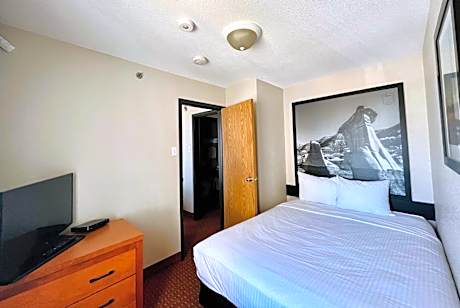 Family Suite with Kitchen - Non-Smoking