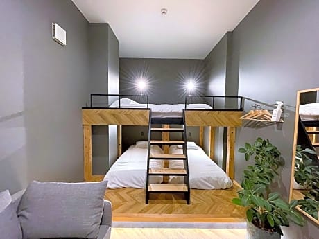 Deluxe Room (1 Double Bed and 2 Single Beds) - Non-Smoking - No Cleaning for Consecutive Night Stays