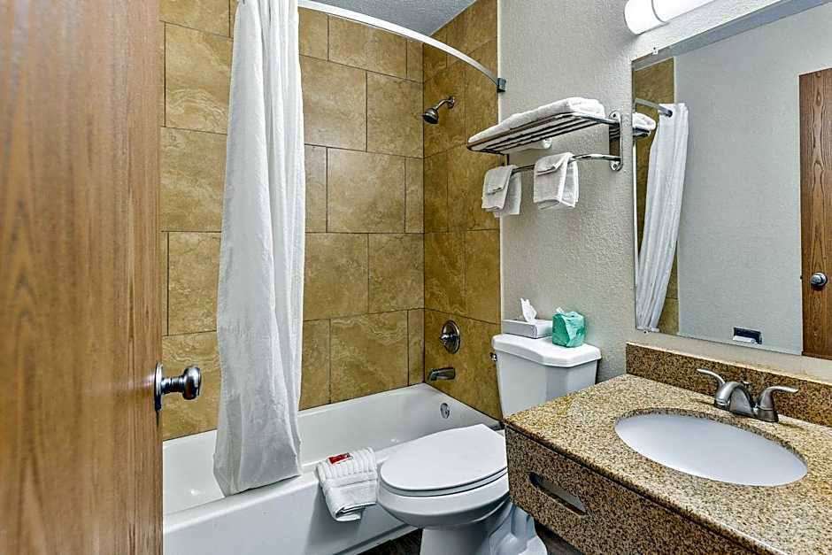 Econo Lodge Akron Copley Northwest