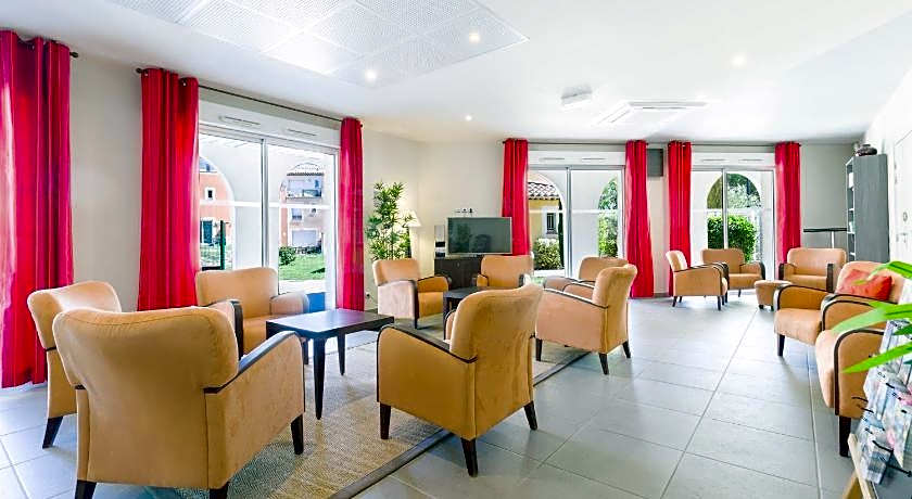 Park & Suites Village Aix-Le Rousset