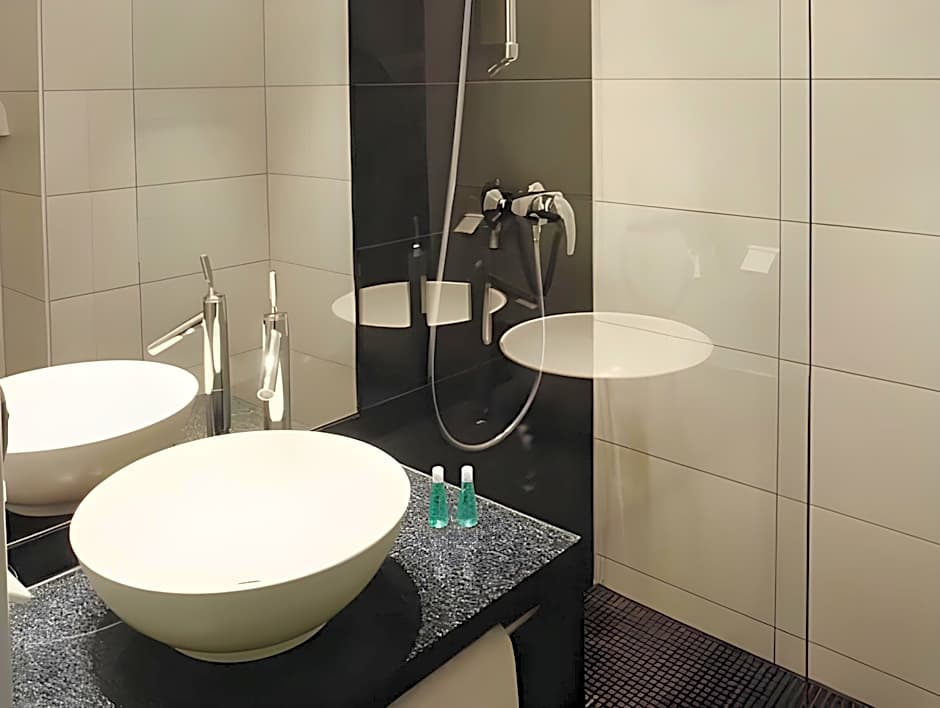Motel One Koln-Waidmarkt