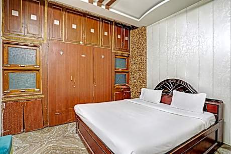 Hotel O Rose Valley Bhawarkuan Square Bus Stop