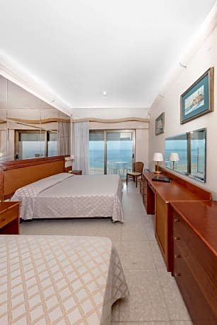 Triple Room with Sea View