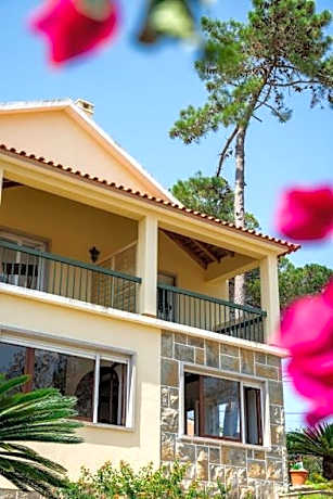 Moby Dick Lodge Colares