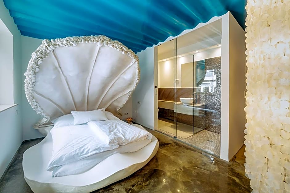 18Arts Hotel