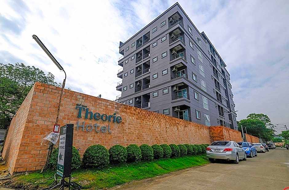 Theorie Hotel Sukhumvit 107 by SLH