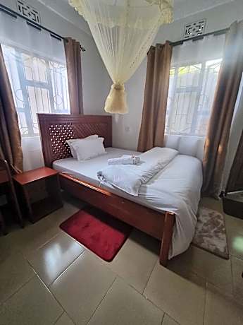 Voyage Camp Safari Lodge