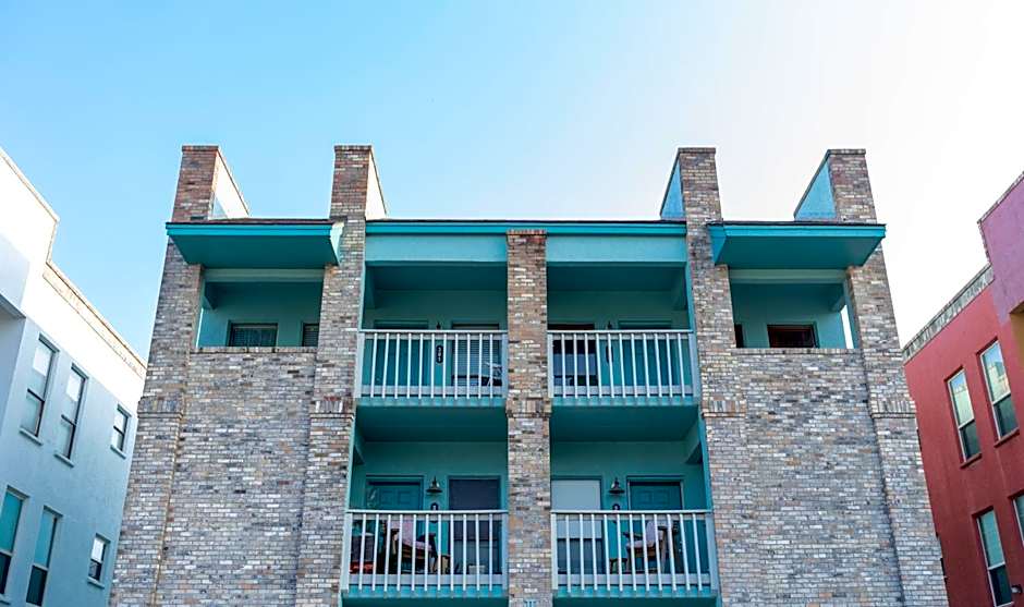 Affordable SPI family condo - walking distance to the beach, Sleeps 6, Third Floor, 2025 Traveler Award