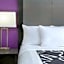 La Quinta Inn & Suites by Wyndham Kennesaw