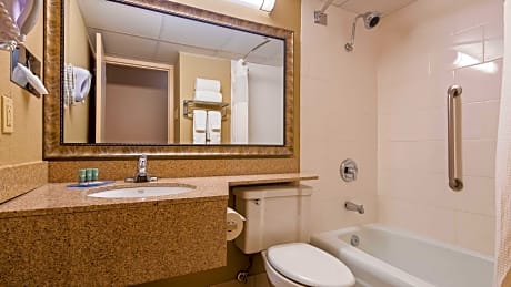 2 QUEEN BEDS,NSMK,HI SPEED NET ,MICFRG,CFMKR,IRN,HAIR,CONTINENTAL BREAKFAST